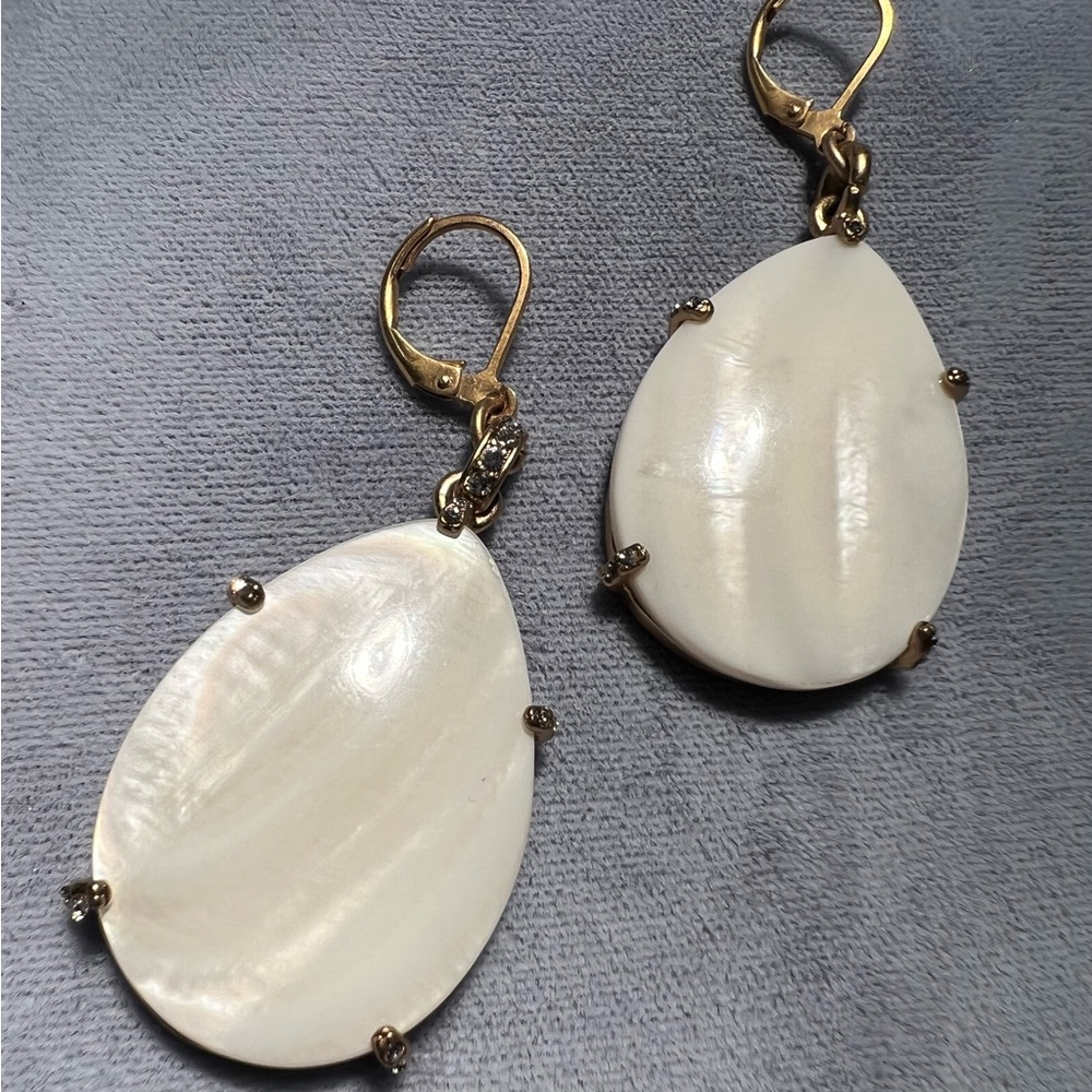 Large and light teardrop Mother of Pearl & Swarovski earrings - Picture 4 of 8